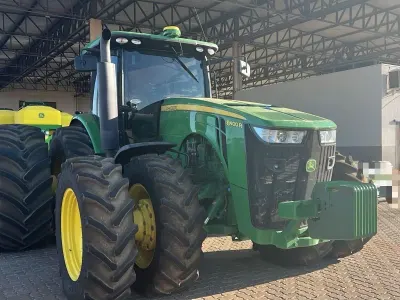Trator John Deere 8400R, ano 2024