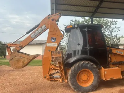 Retroescavadeira Case, 580N, Ano 2014 — foto do anúncio