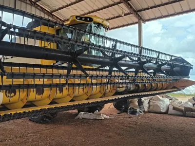 Plataforma New Holland, caracol 30 pés, Ano 2016 — foto do anúncio