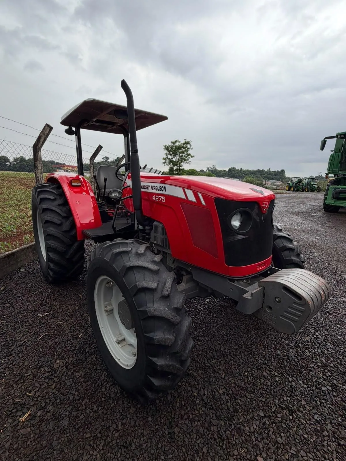 Trator Massey Ferguson, modelo 4275, Ano 2013, foto principal do anúncio